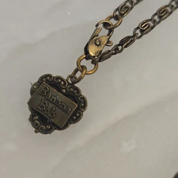 Vintage Banana Bob Necklace - Picture 4 of 5
